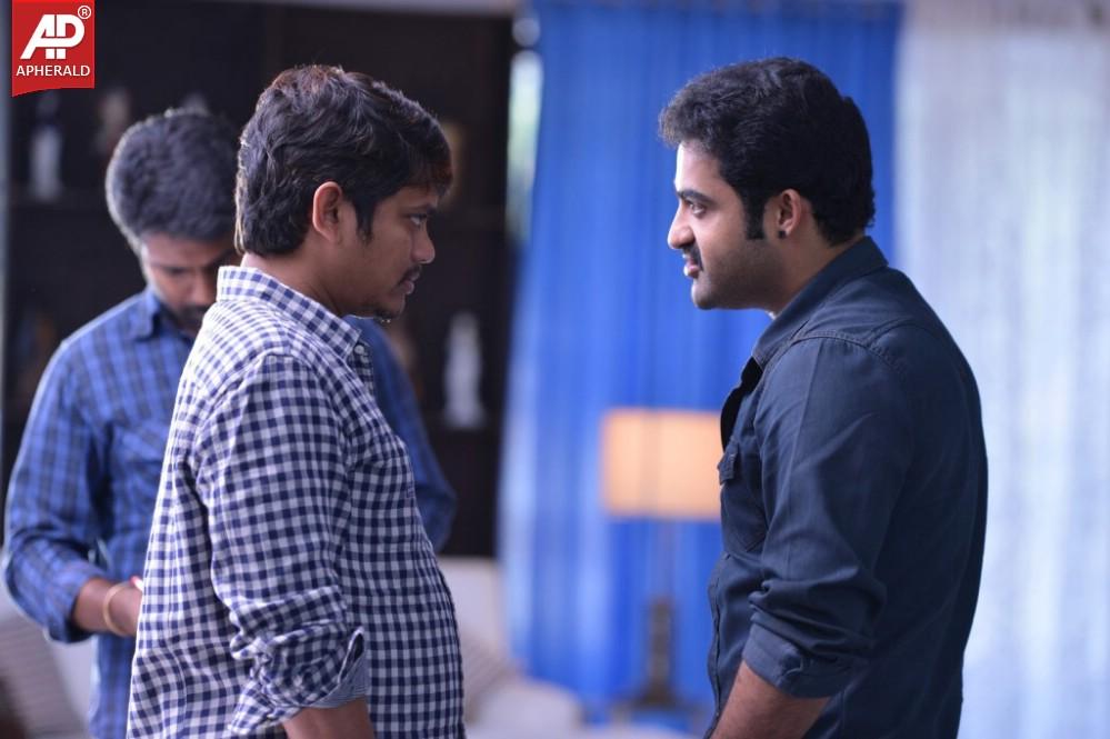 Rabhasa Movie Working Photos