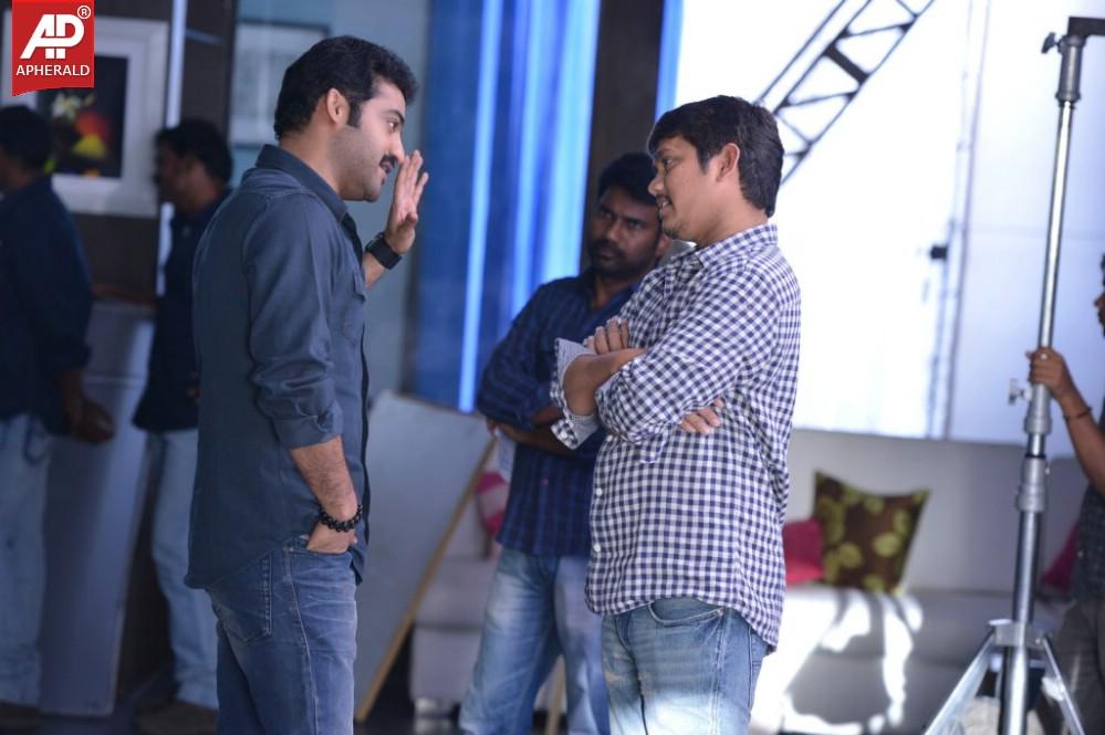 Rabhasa Movie Working Photos