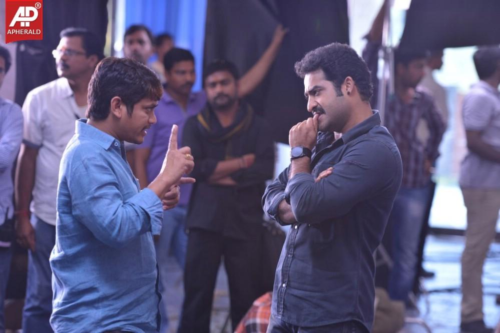 Rabhasa Movie Working Photos