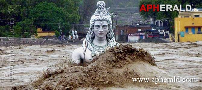 Rain Ravage around Kedarnath Temple Photos