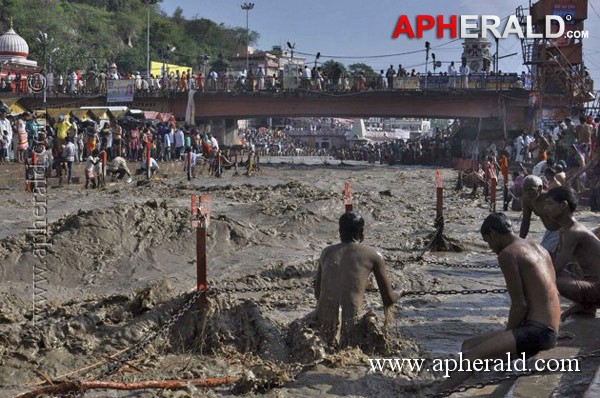 Rain Ravage around Kedarnath Temple Photos