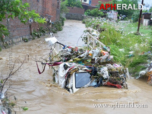 Rain Ravage around Kedarnath Temple Photos