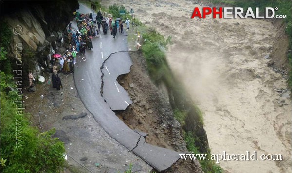 Rain Ravage around Kedarnath Temple Photos