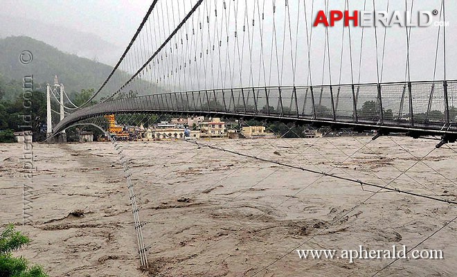 Rain Ravage around Kedarnath Temple Photos