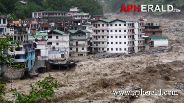 Rain Ravage around Kedarnath Temple Photos