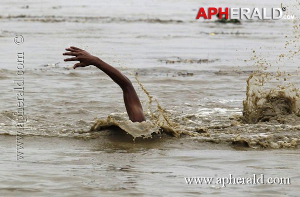 Rain Ravage around Kedarnath Temple Photos