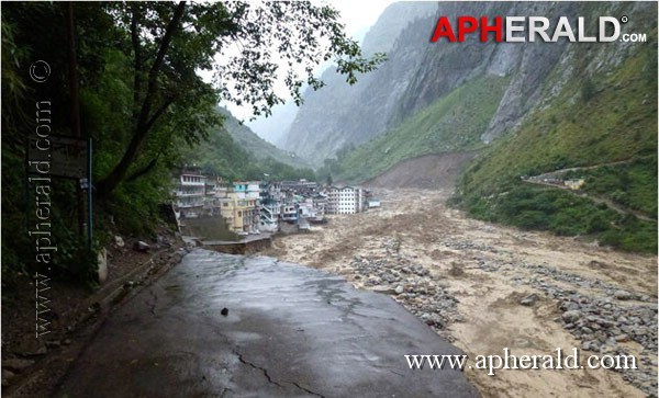 Rain Ravage around Kedarnath Temple Photos
