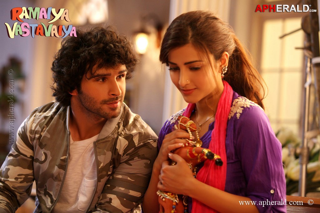 Ramaiya Vastavaiya Movie Posters