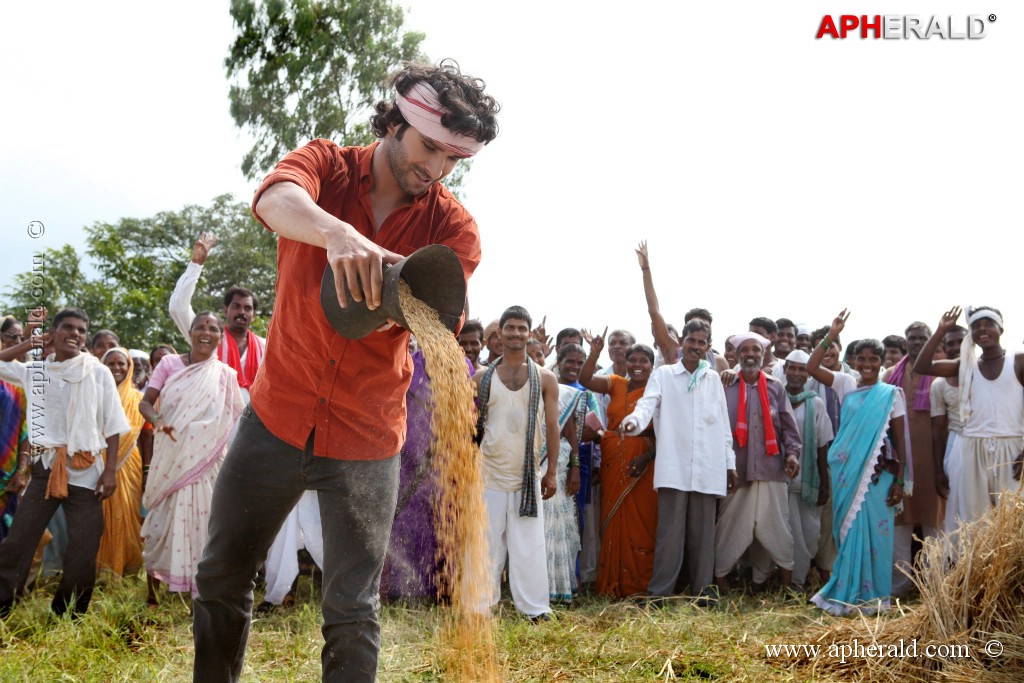 Ramaiya Vastavaiya Movie Stills