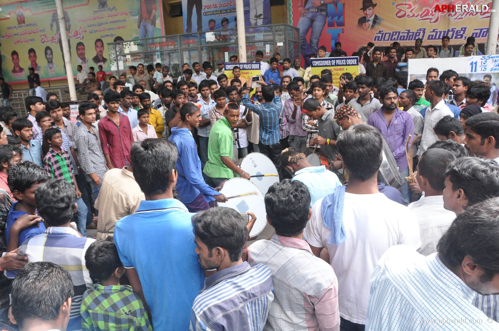 Ramayya Vastavayya Theatre Hungama