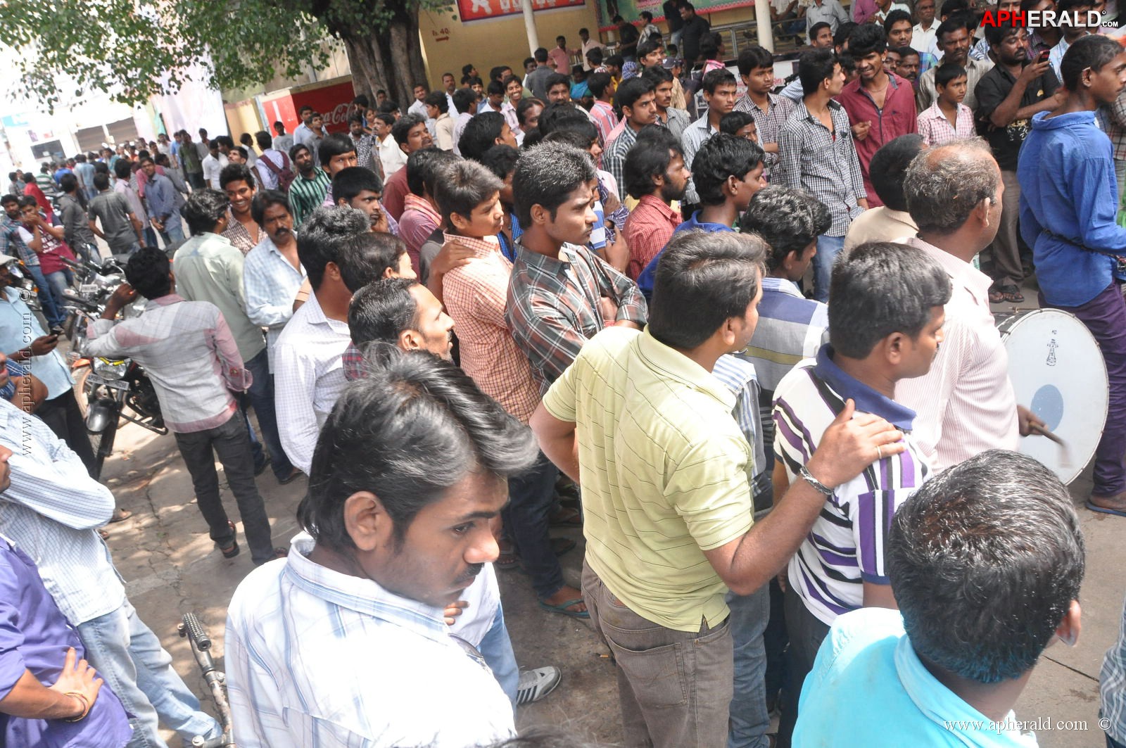 Ramayya Vastavayya Theatre Hungama