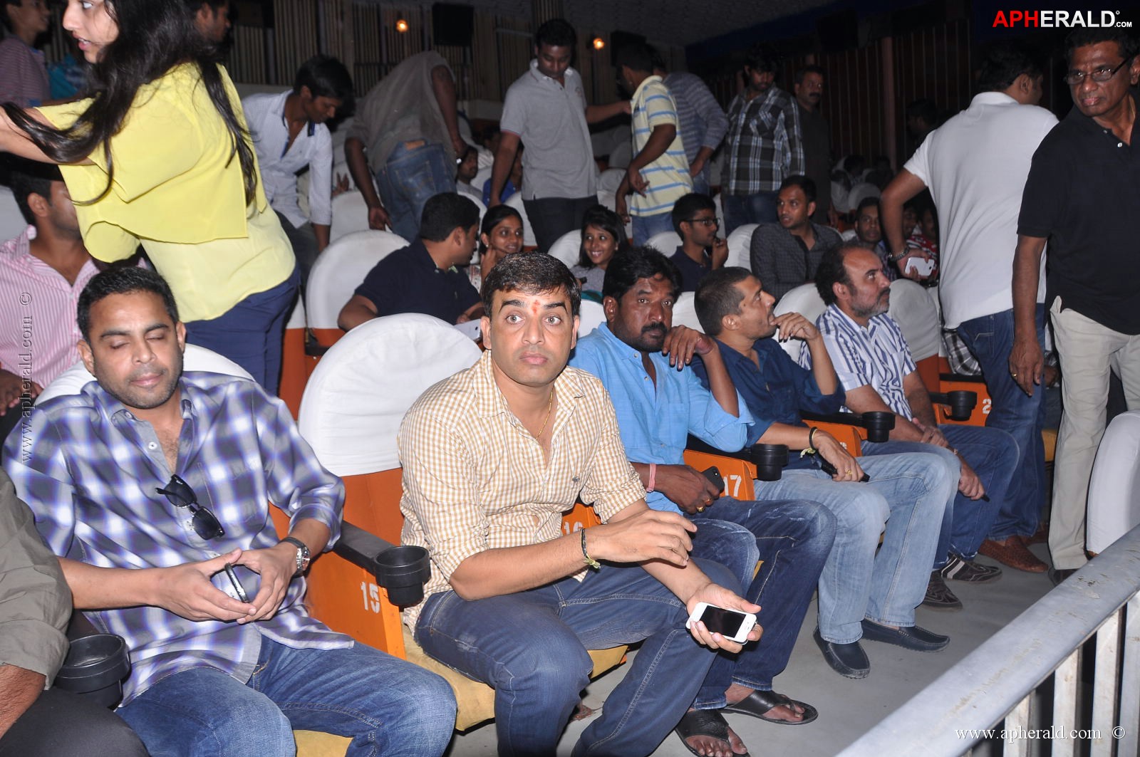 Ramayya Vastavayya Theatre Hungama