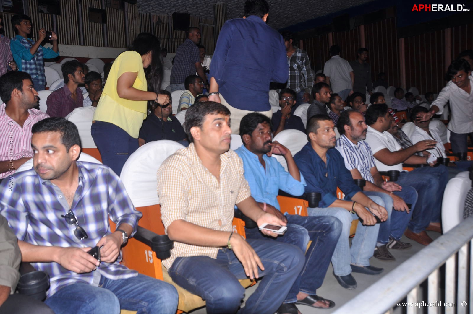 Ramayya Vastavayya Theatre Hungama