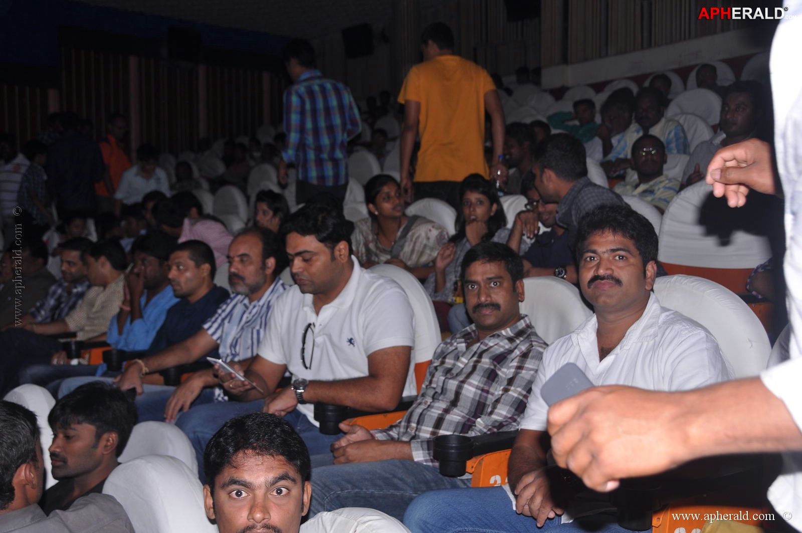 Ramayya Vastavayya Theatre Hungama