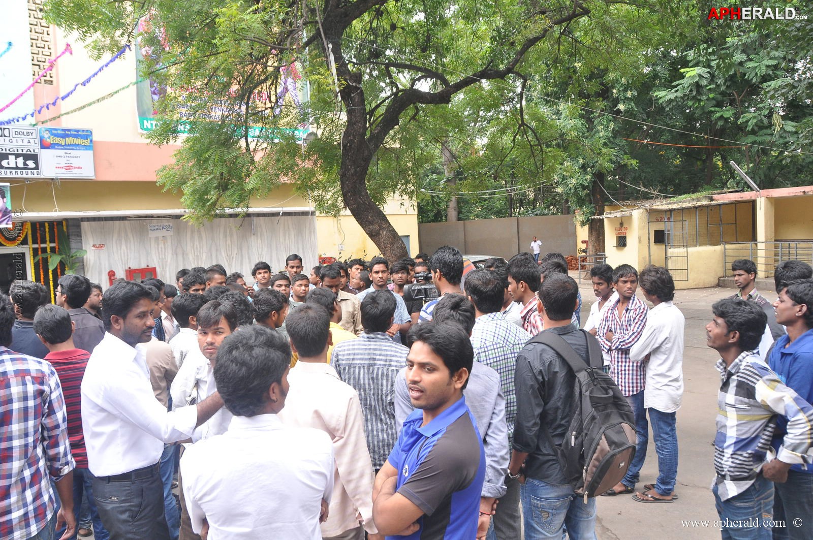 Ramayya Vastavayya Theatre Hungama