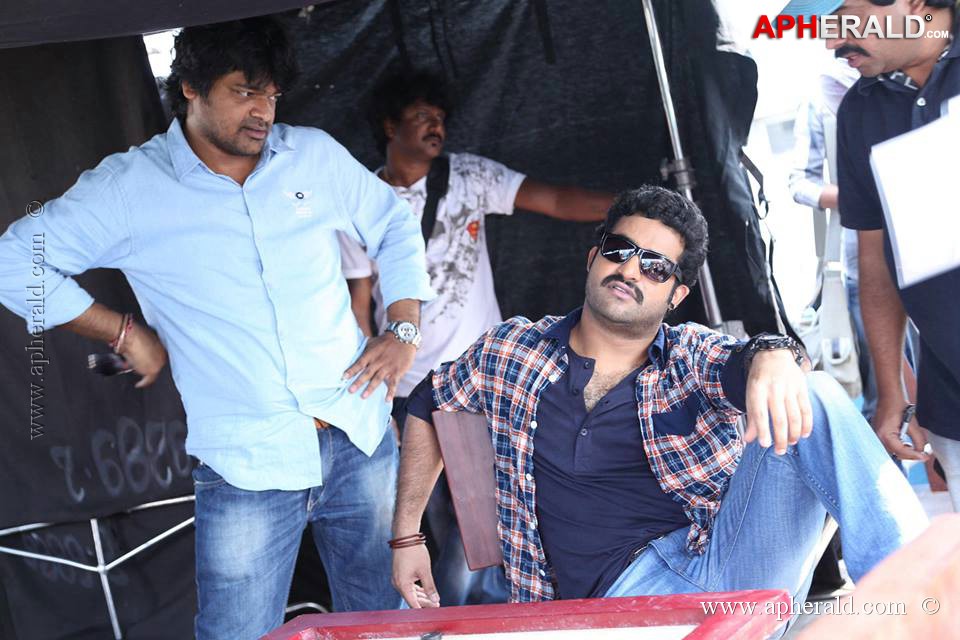  Ramayya Vasthavayya Working New Stills