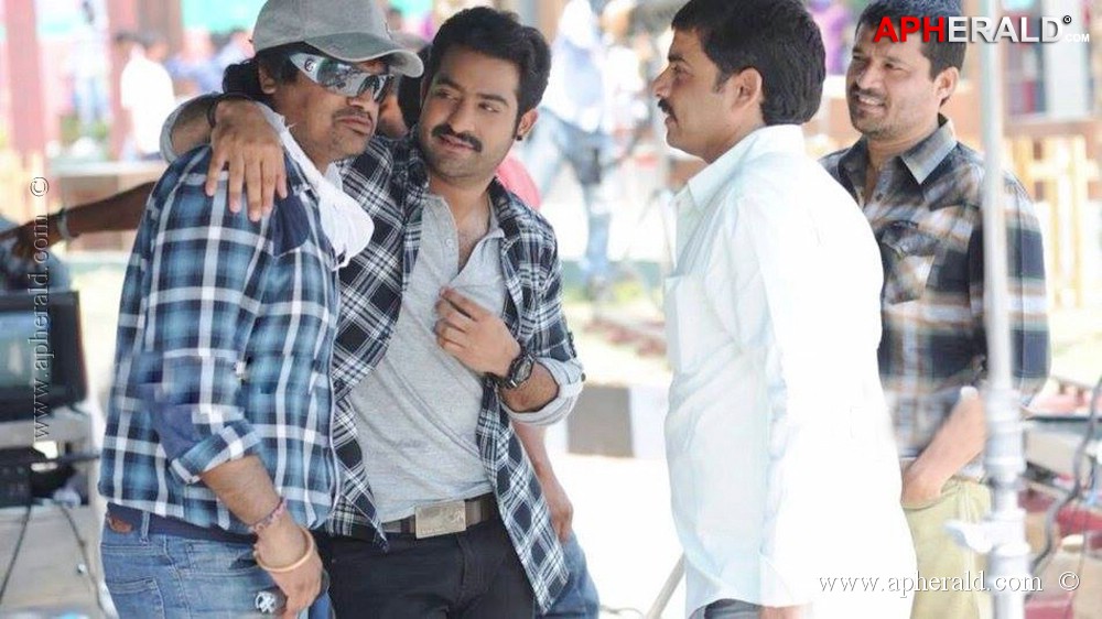  Ramayya Vasthavayya Working New Stills