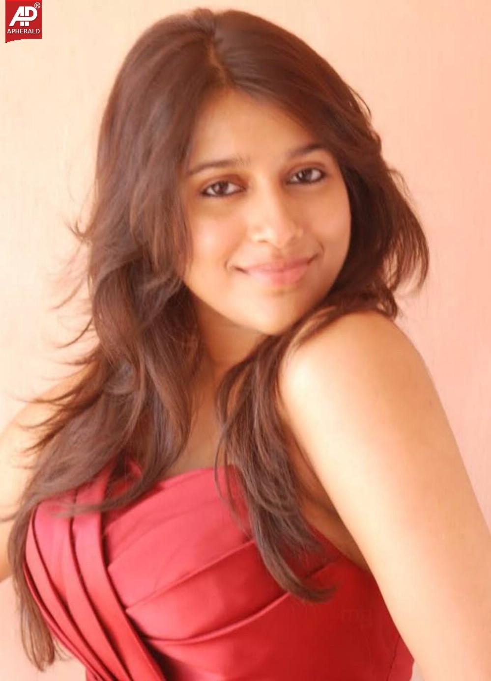 Rashmi Gautam New Unseen Pics