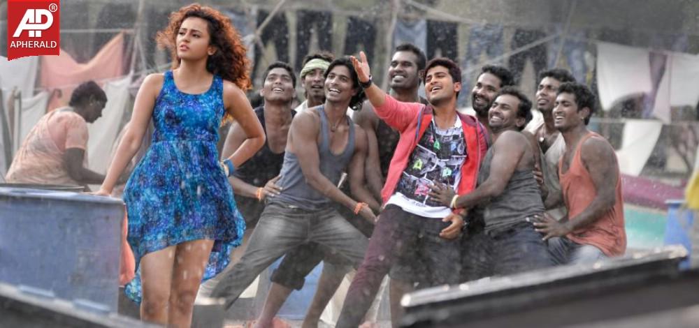 Run Raja Run Movie New Stills