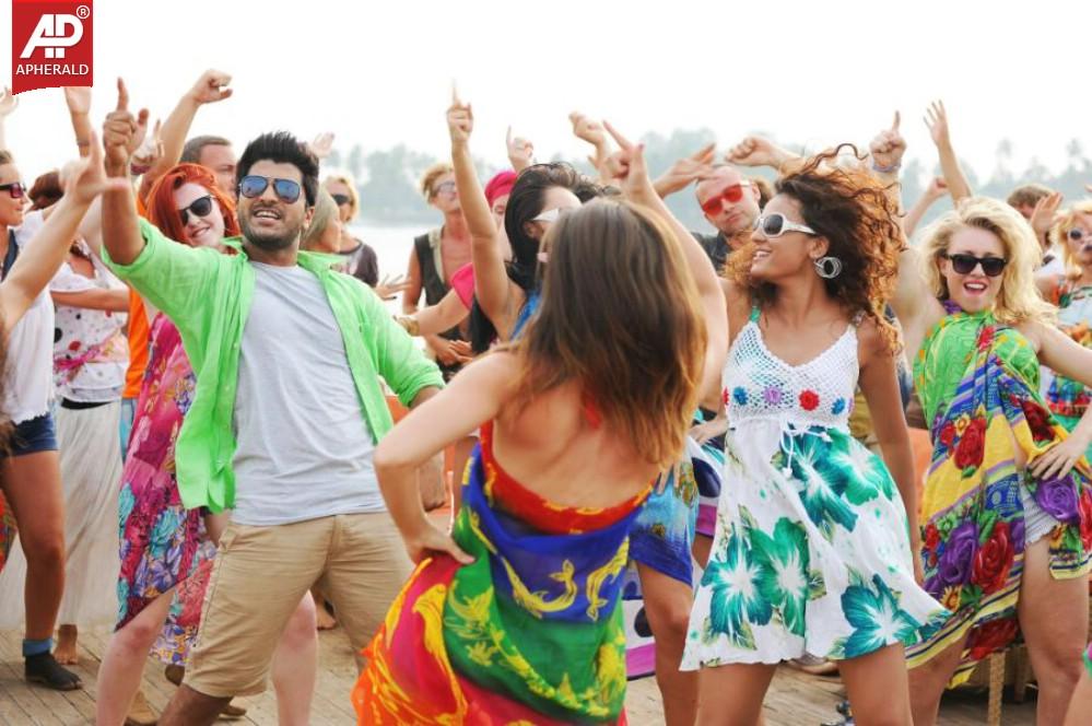 Run Raja Run Movie Working Photos