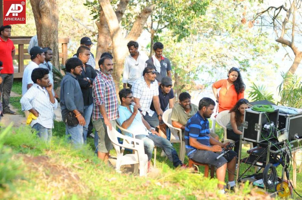 Run Raja Run Movie Working Photos