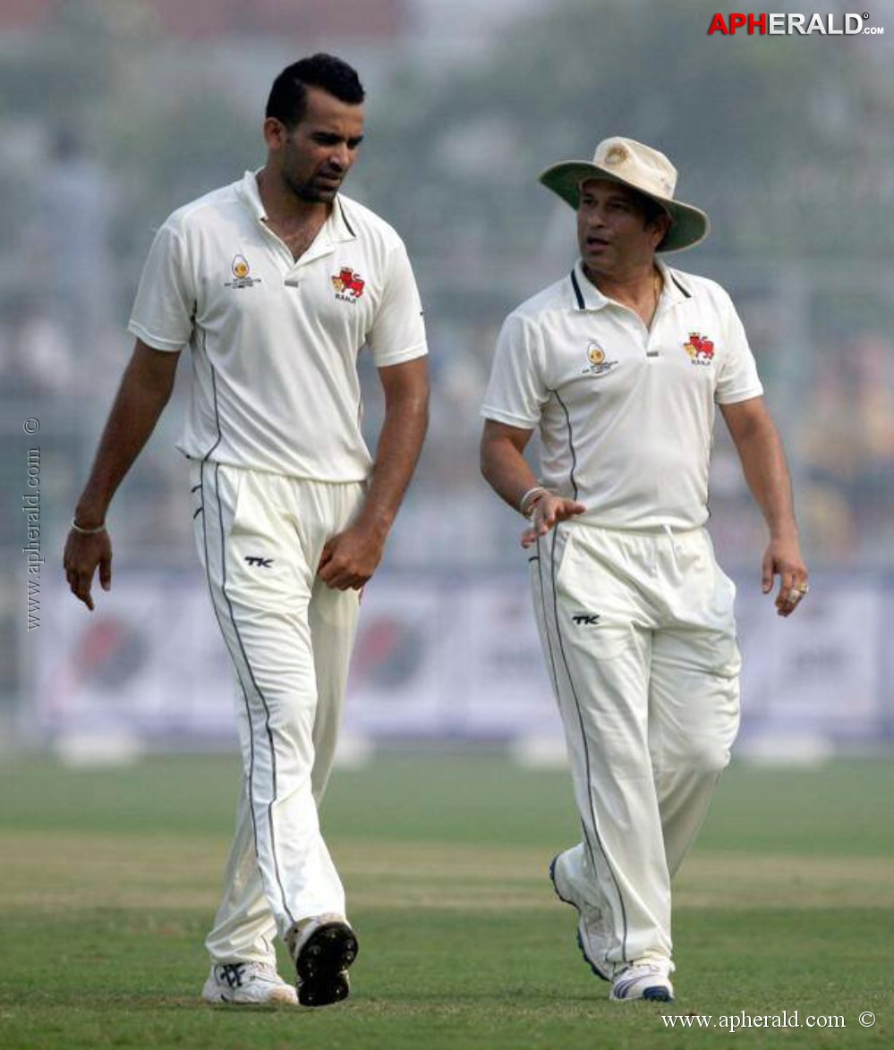 Sachin's Last Ranji Tropy Match Photos