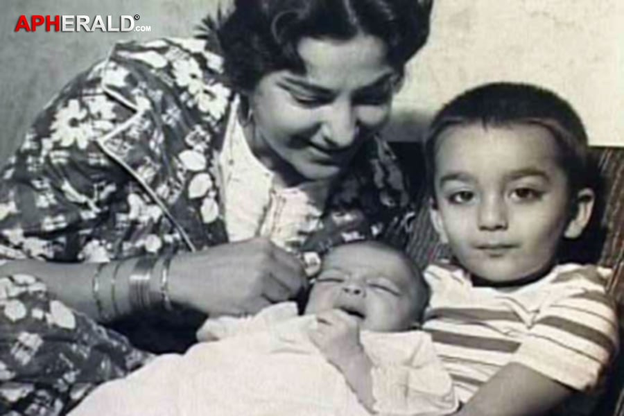 Sanjay Dutt Family Pics