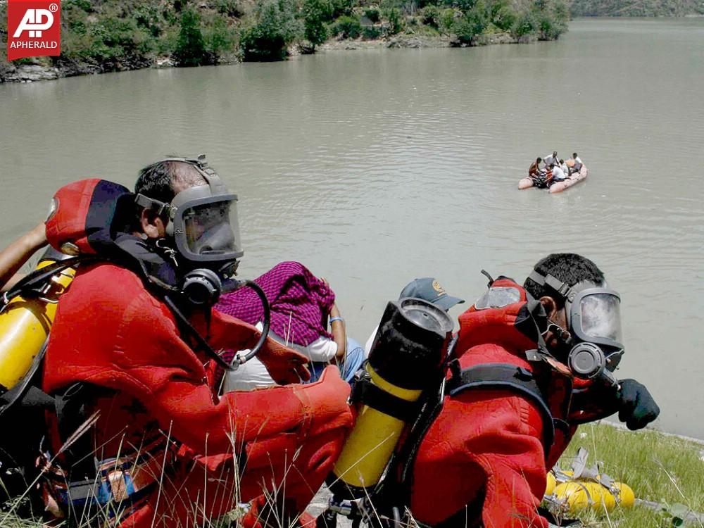 Search Beas River For Missing Students Images