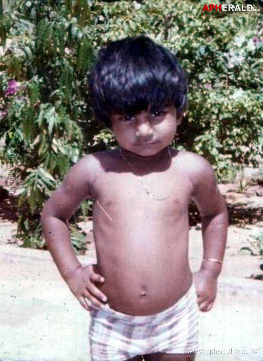 Shahrukh Khan Childhood Pics 
