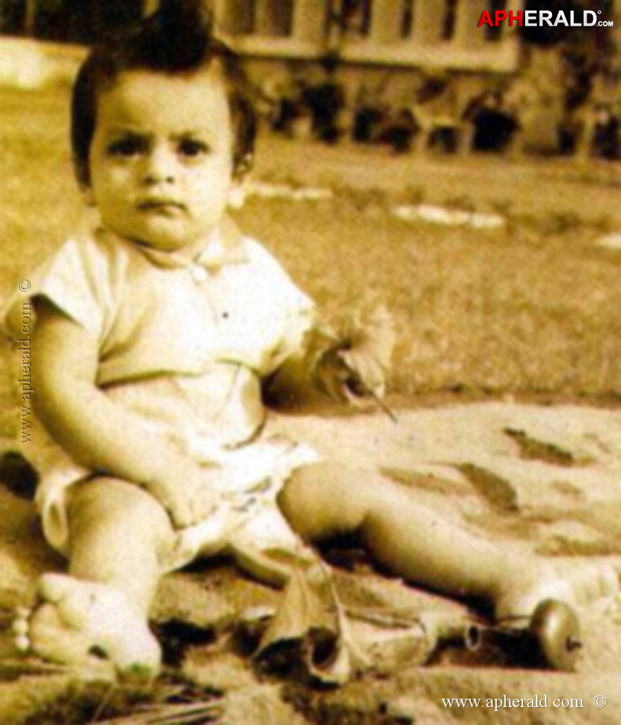 Shahrukh Khan Childhood Pics 