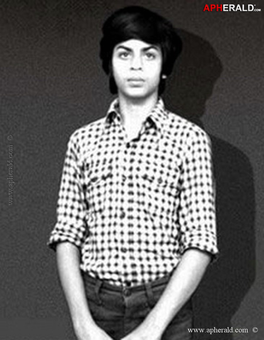 Shahrukh Khan Childhood Pics 