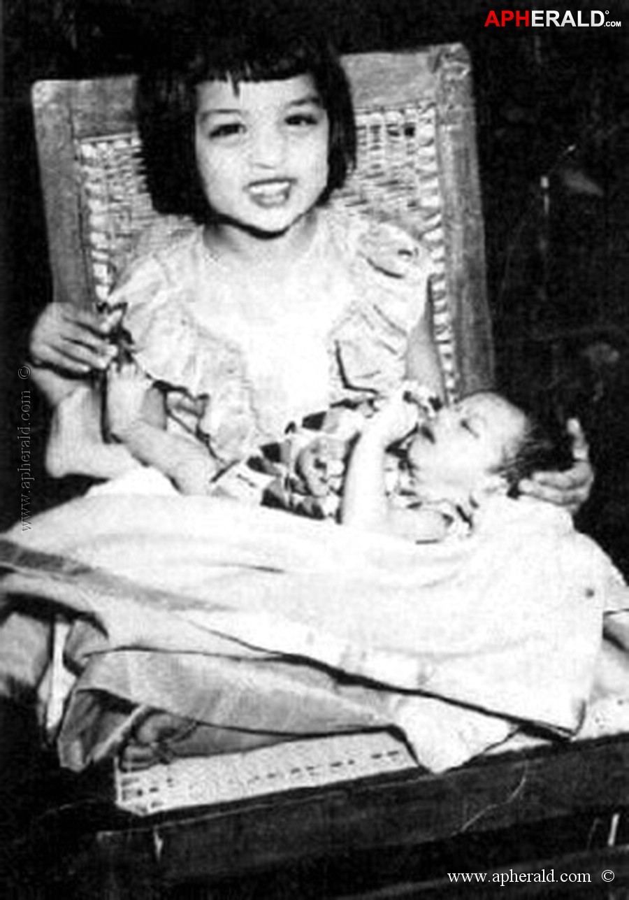 Shahrukh Khan Childhood Pics 