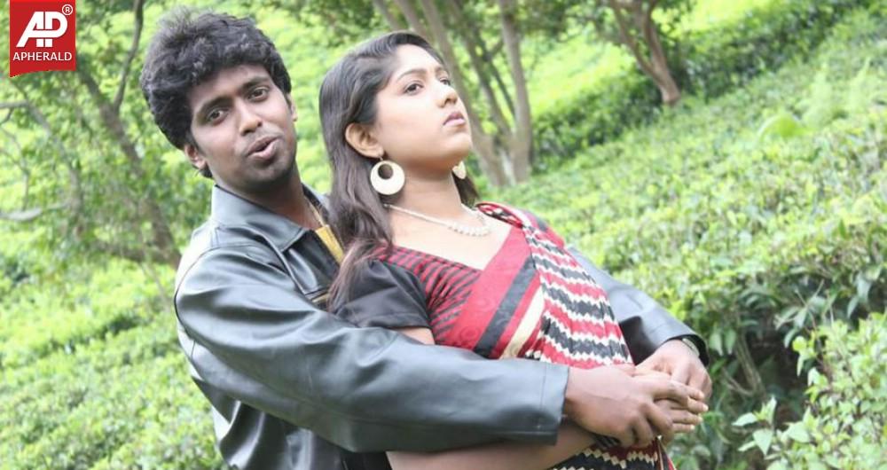 Sillunu Oru Payanam Tamil Movie Photos