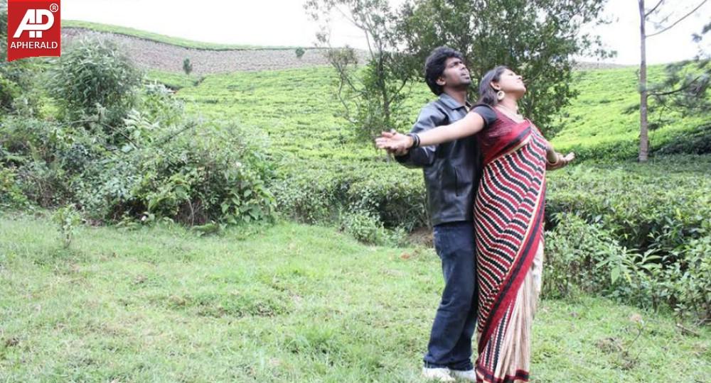 Sillunu Oru Payanam Tamil Movie Photos