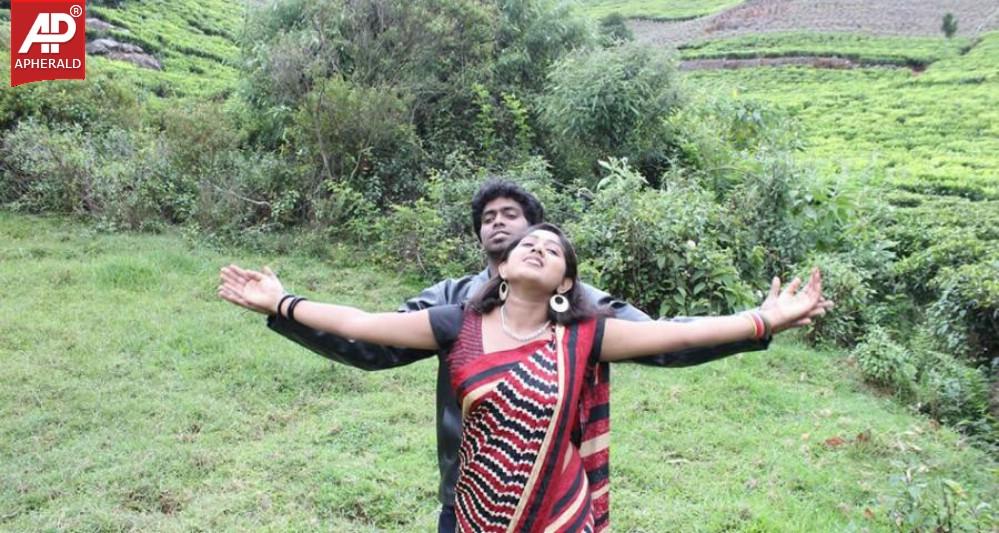 Sillunu Oru Payanam Tamil Movie Photos