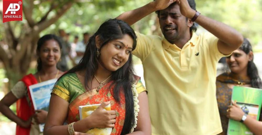Sillunu Oru Payanam Tamil Movie Photos