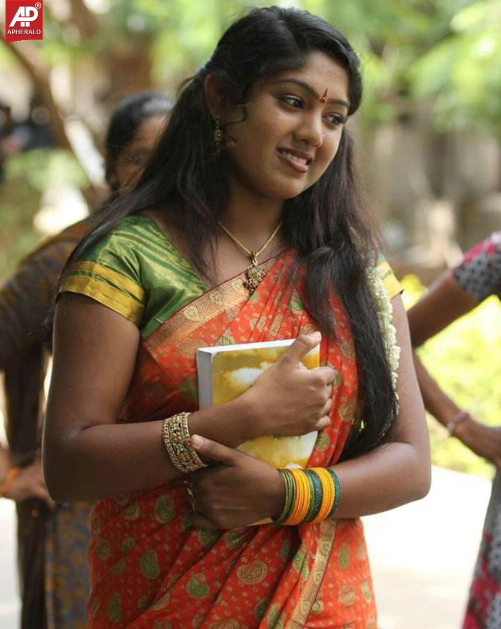 Sillunu Oru Payanam Tamil Movie Photos