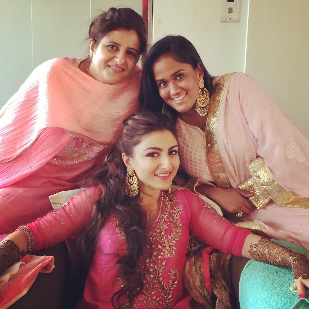 Soha Ali Khan Unseen and Personal Photos