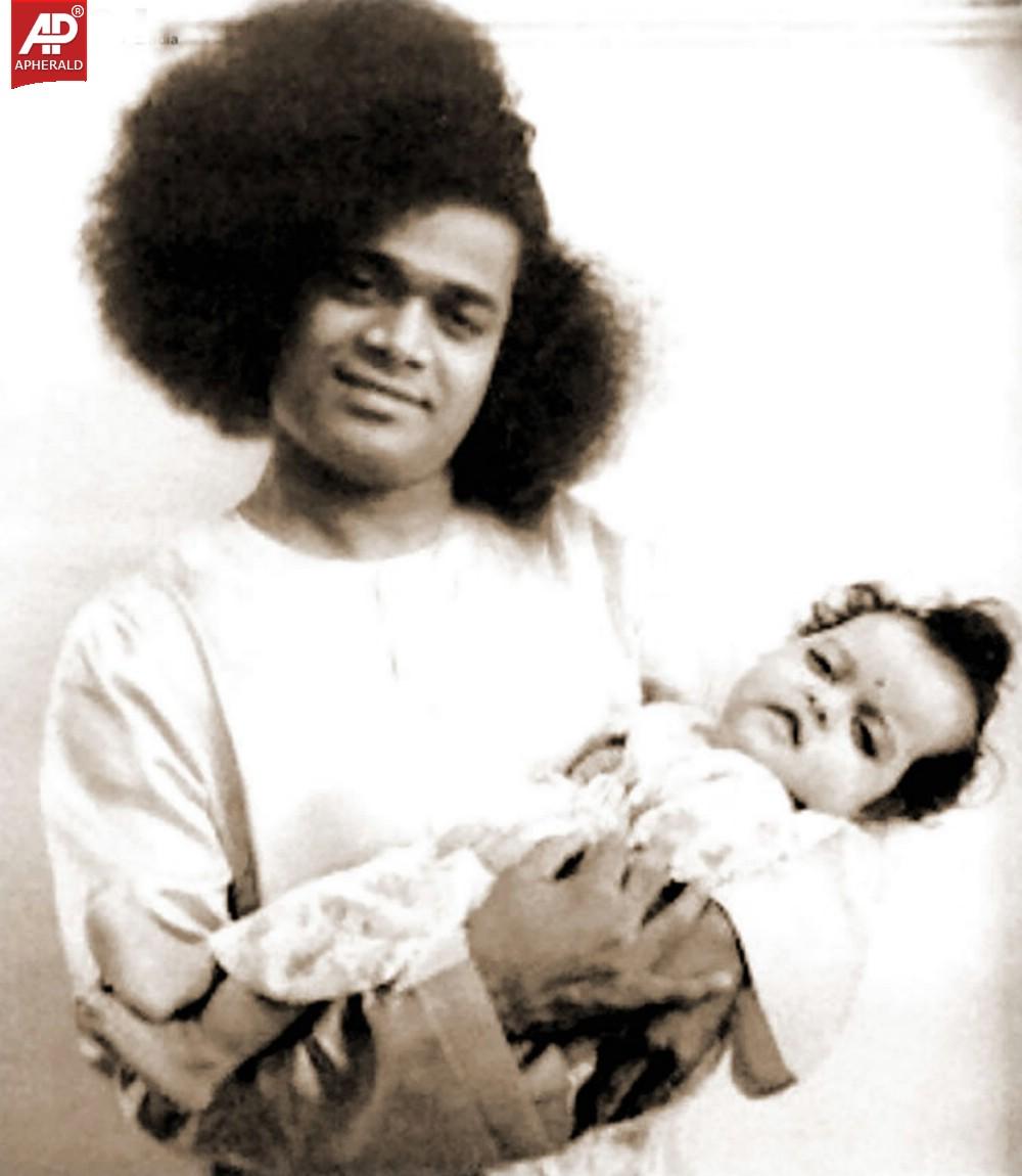 Sri Satya Sai Baba Rare Photos