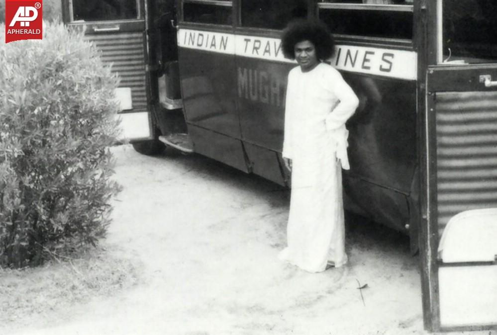 Sri Satya Sai Baba Rare Photos