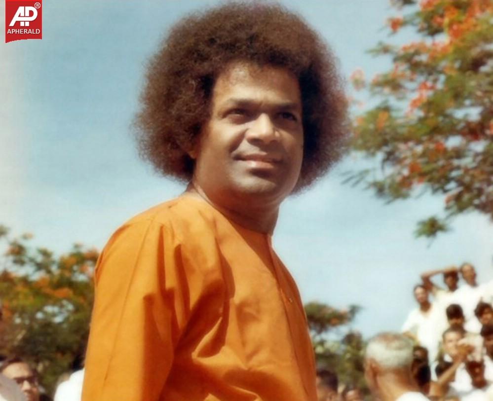 Sri Satya Sai Baba Rare Photos