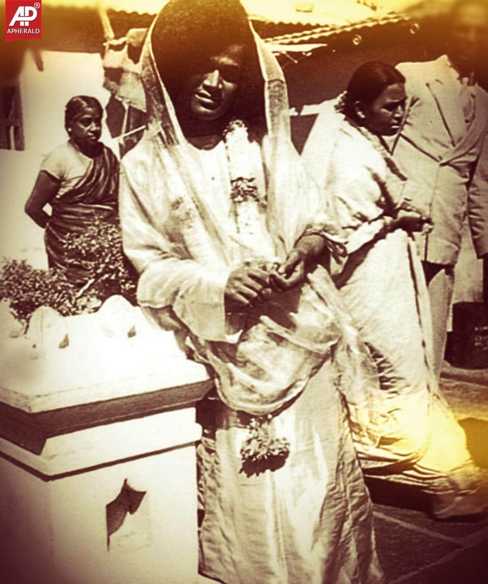 Sri Satya Sai Baba Rare Photos