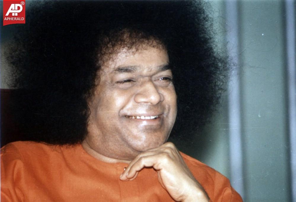 Sri Satya Sai Baba Rare Photos