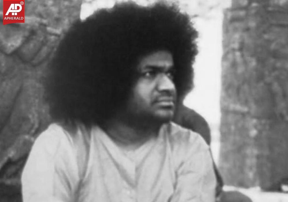 Sri Satya Sai Baba Rare Photos