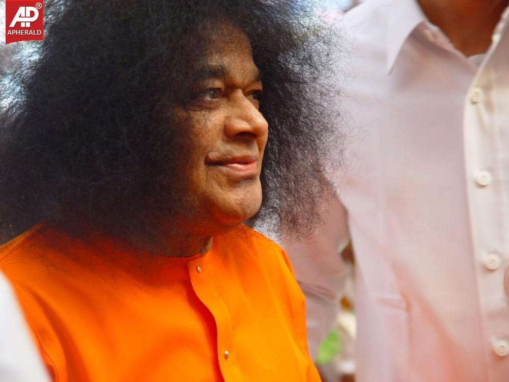 Sri Satya Sai Baba Rare Photos