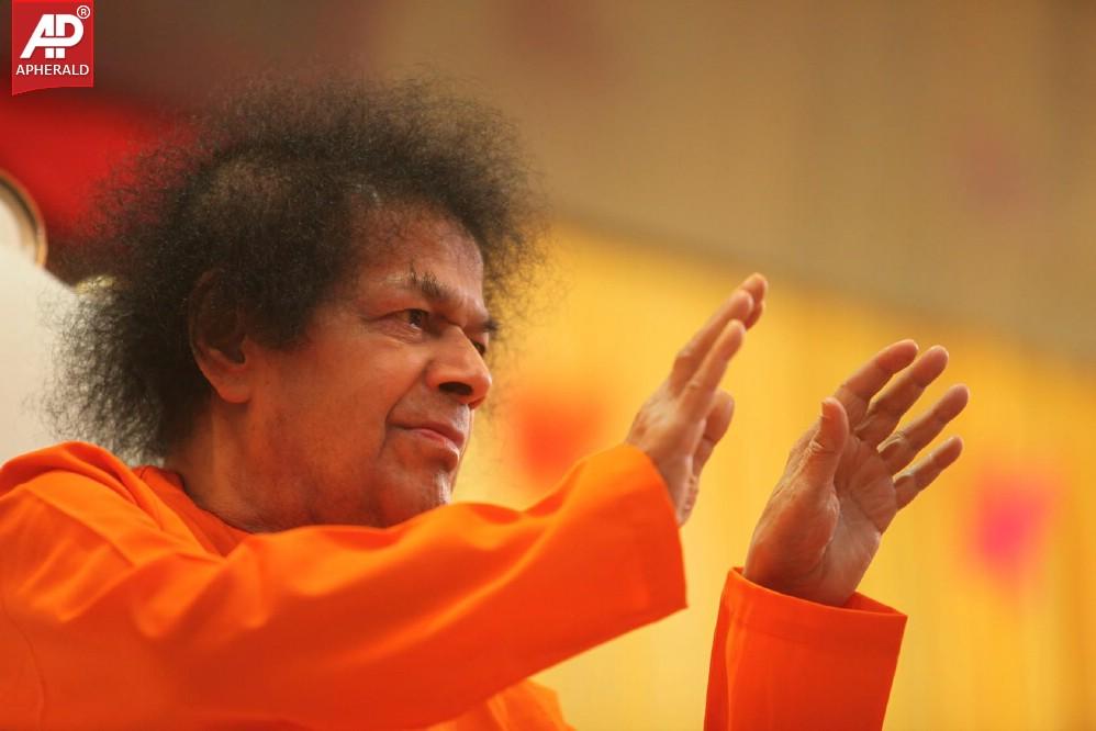 Sri Satya Sai Baba Rare Photos