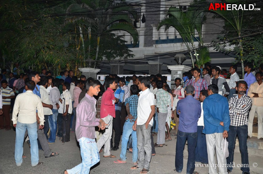 Srikanth n Naresh at uday kiran home around