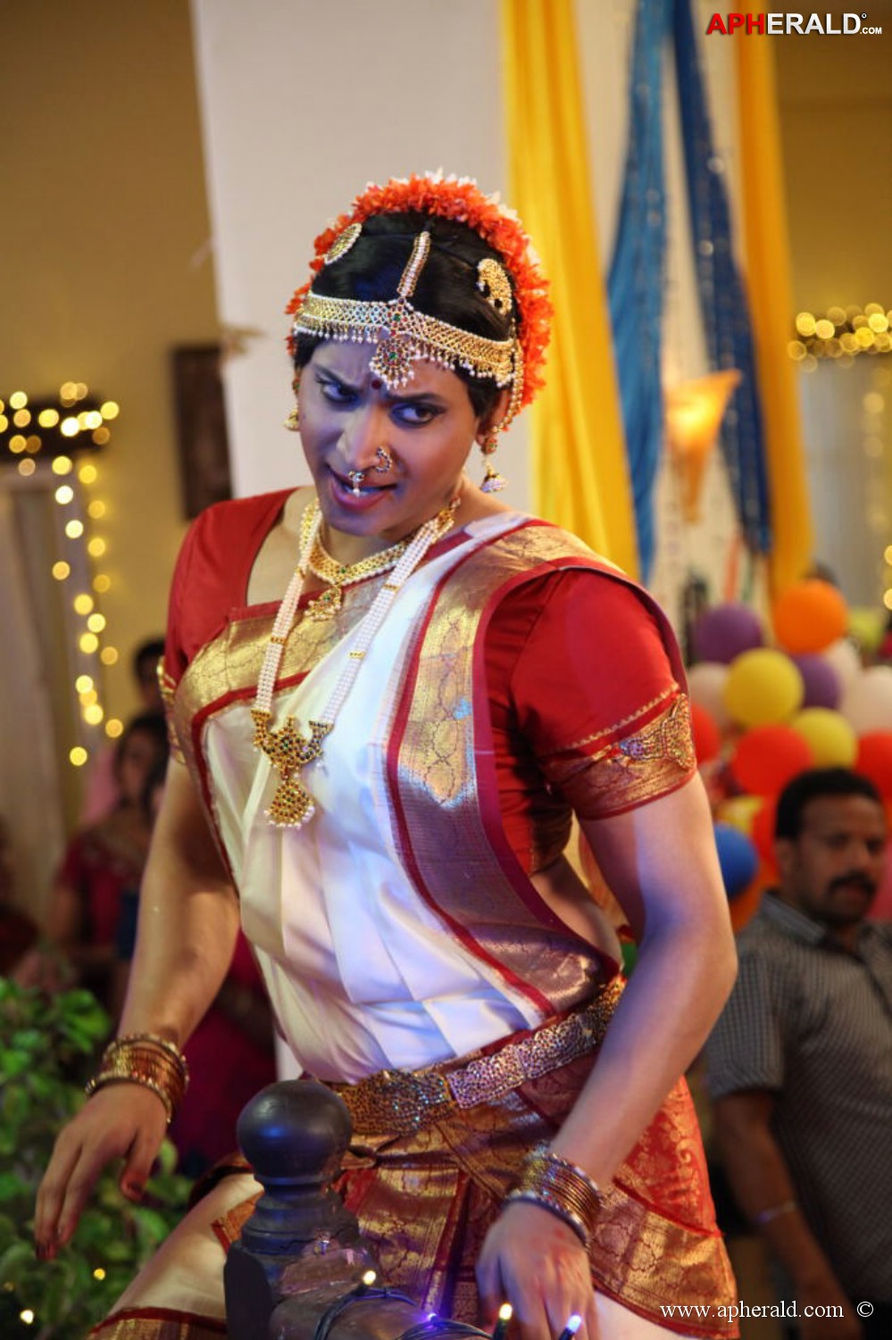  Sumanth Lady Get Up Stills in Emo Gurram Egaravachu