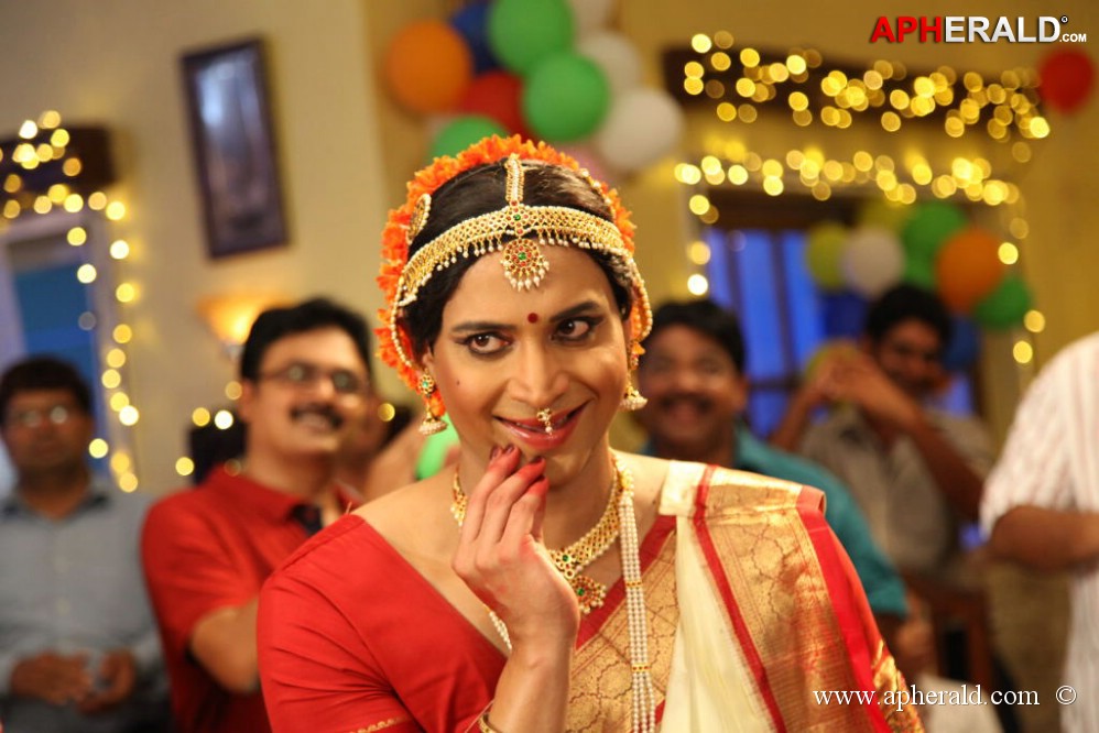  Sumanth Lady Get Up Stills in Emo Gurram Egaravachu