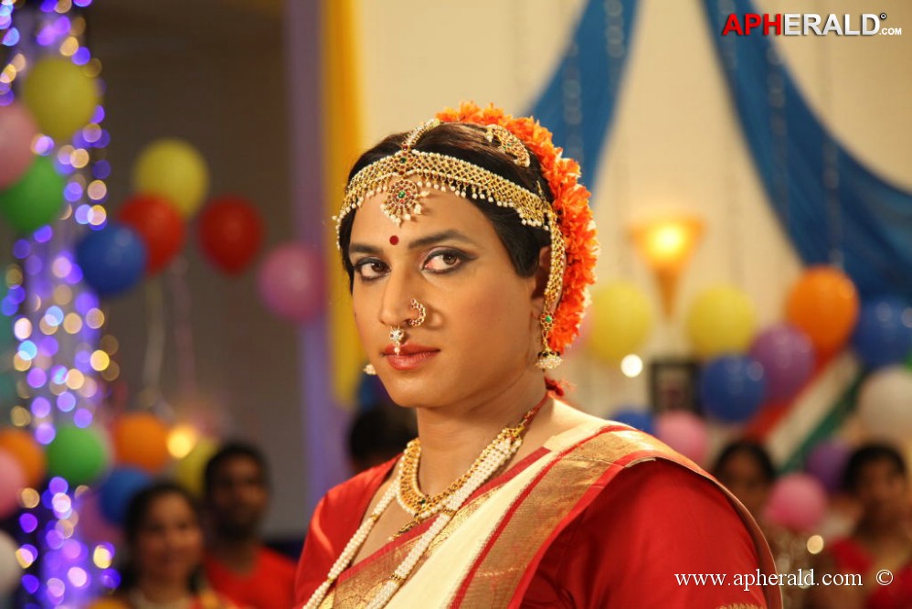  Sumanth Lady Get Up Stills in Emo Gurram Egaravachu